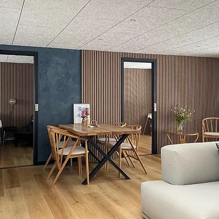 בית נופש 2 Bedroom Awesome In *